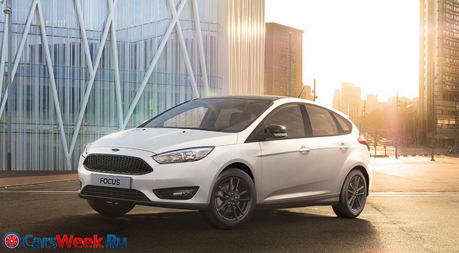 На фото: Ford Focus White and Black